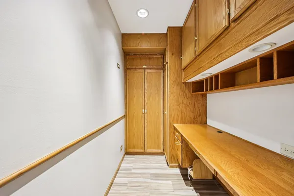 $279,999 | 527 West Eastman Street, Unit 2C, Arlington Heights, IL 60005