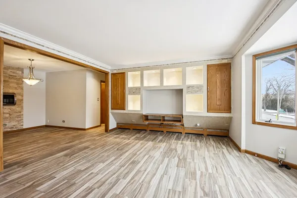 $279,999 | 527 West Eastman Street, Unit 2C, Arlington Heights, IL 60005