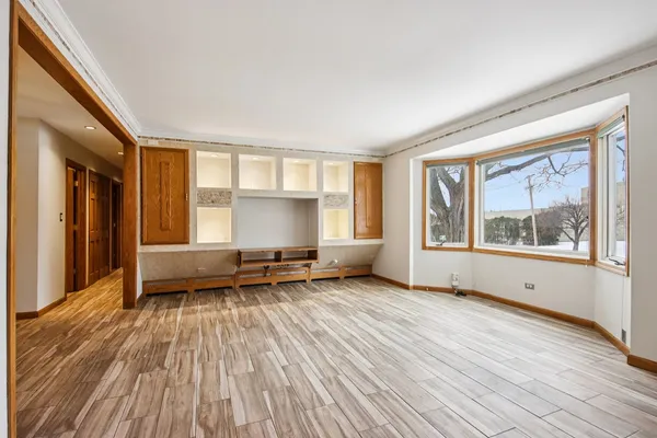 $279,999 | 527 West Eastman Street, Unit 2C, Arlington Heights, IL 60005