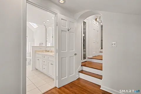 $2,099,000 | 5 Farnham Court, Westport, CT 06880
