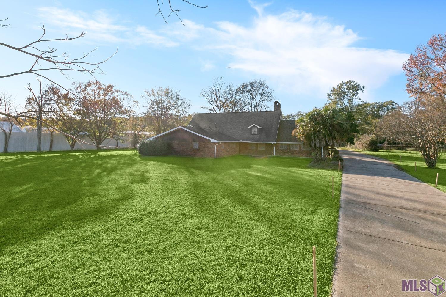 19533 Plank Road Zachary, LA 70791 - Photo 2 of 23