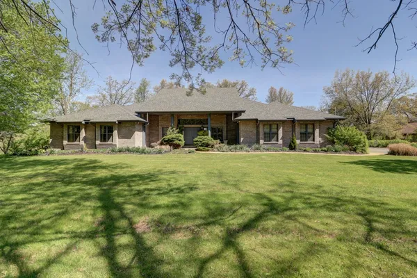$649,900 | 3900 Valley Oaks Drive, Clinton, IA 52732