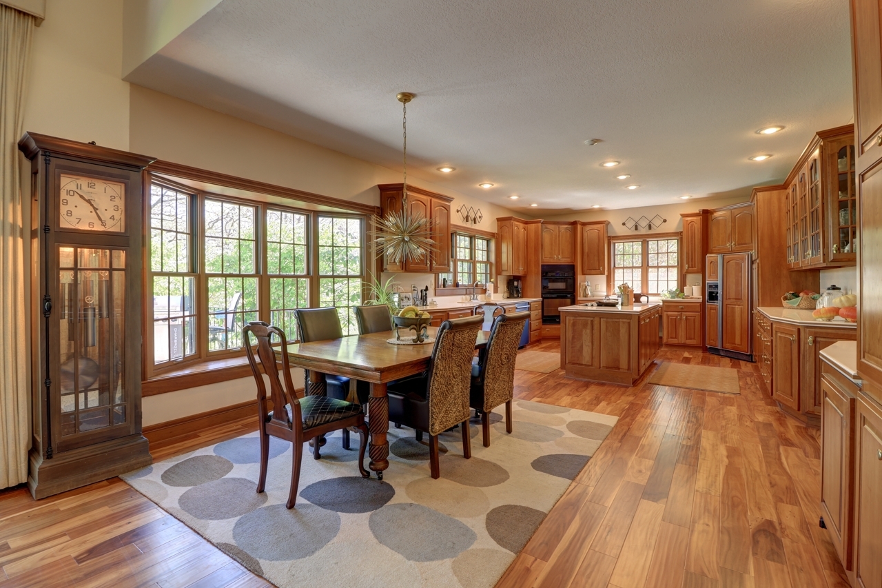 3900 Valley Oaks Drive Clinton, IA 52732 - Photo 11 of 53