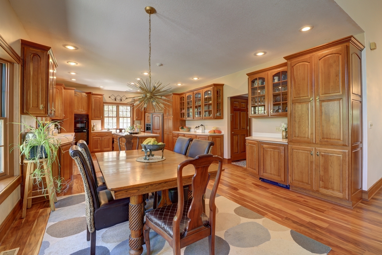 3900 Valley Oaks Drive Clinton, IA 52732 - Photo 12 of 53
