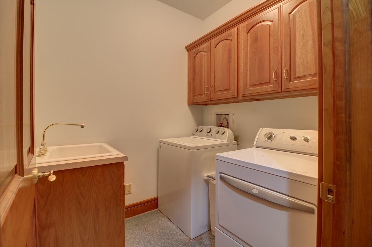 3900 Valley Oaks Drive Clinton, IA 52732 - Photo 23 of 53
