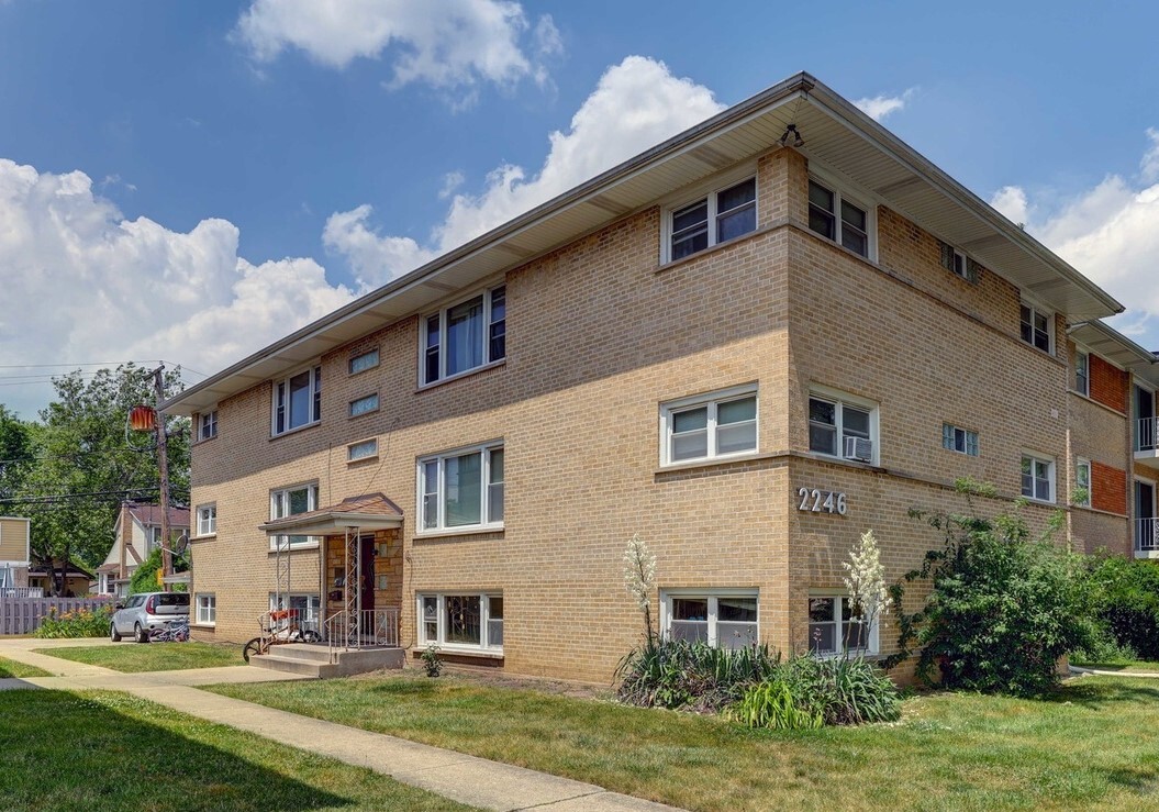 2246 South 17th Avenue, Unit 1E Riverside, IL 60546 - Photo 1 of 8