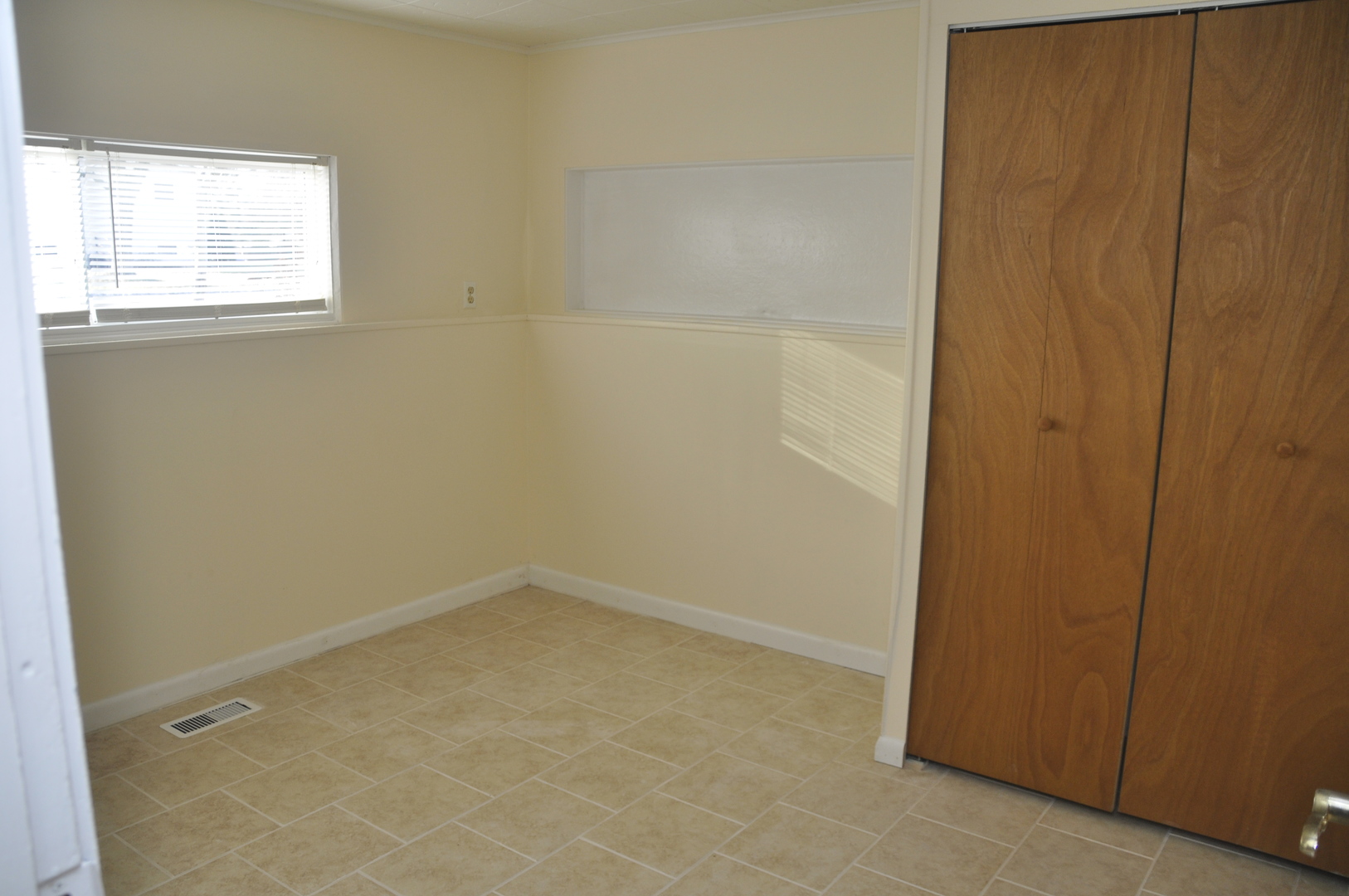 49 Pueblo Road Montgomery, IL 60538 - Photo 22 of 35 an empty room with a window