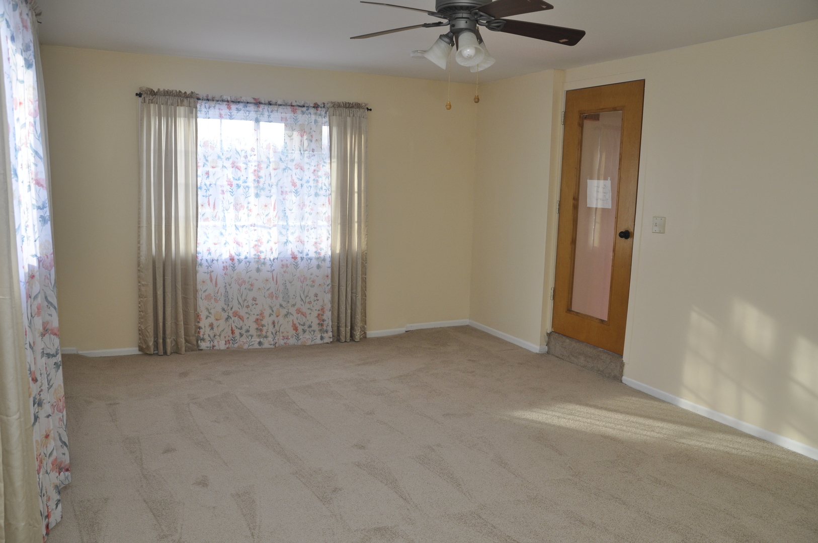 49 Pueblo Road Montgomery, IL 60538 - Photo 28 of 35 an empty room with a window