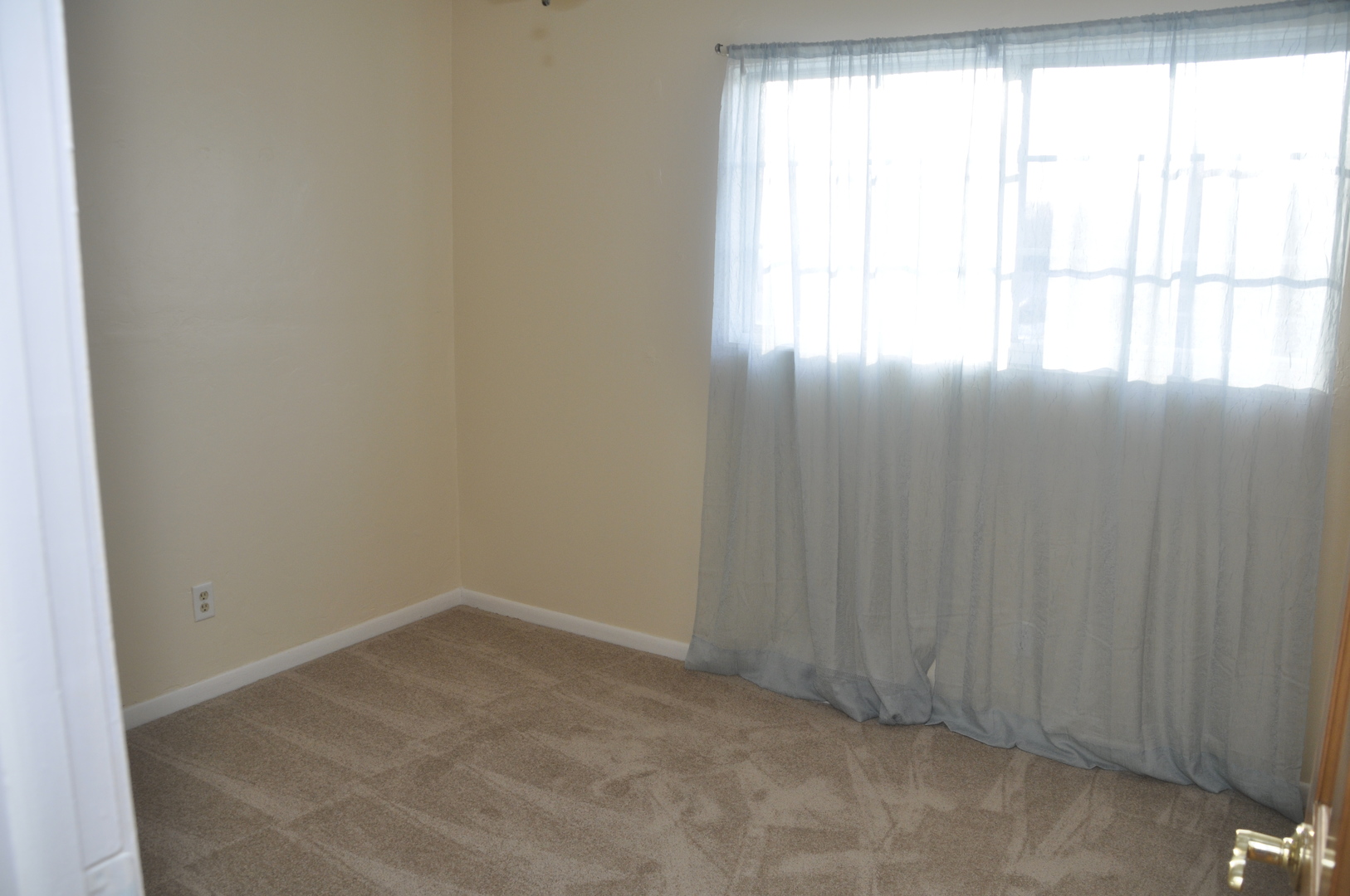 49 Pueblo Road Montgomery, IL 60538 - Photo 32 of 35 a view of an empty room and window