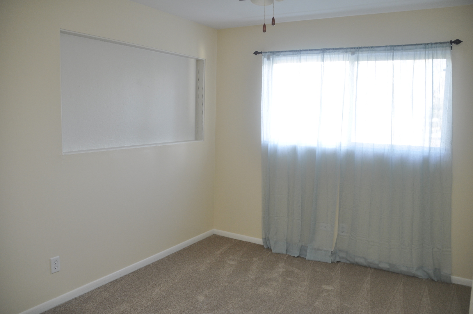 49 Pueblo Road Montgomery, IL 60538 - Photo 34 of 35 an empty room with a window