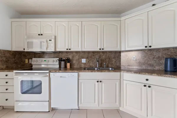 $3,500 | 7507 La Paz Boulevard, Unit 407, Boca Raton, FL 33433