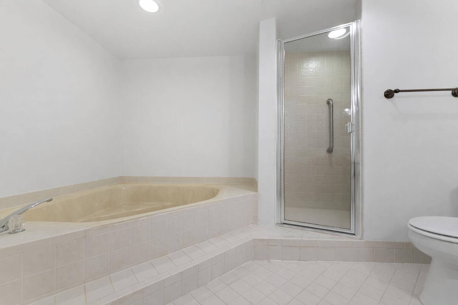 7507 La Paz Boulevard, Unit 407 Boca Raton, FL 33433 - Photo 16 of 31 a white bath tub sitting next to a toilet