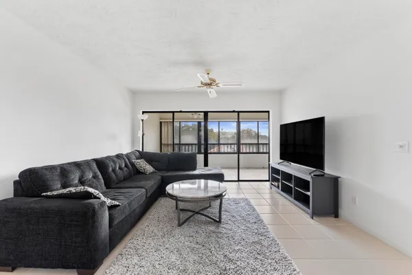 $3,500 | 7507 La Paz Boulevard, Unit 407, Boca Raton, FL 33433