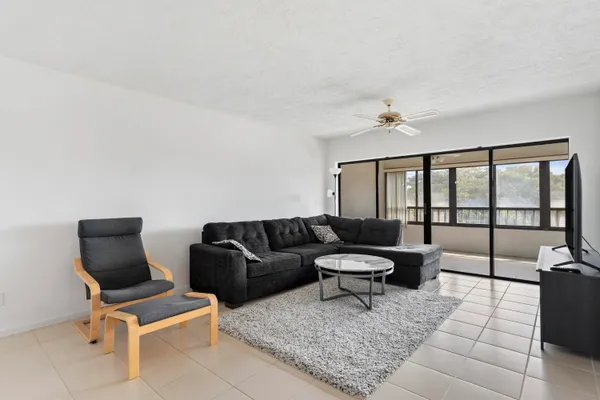 $3,500 | 7507 La Paz Boulevard, Unit 407, Boca Raton, FL 33433