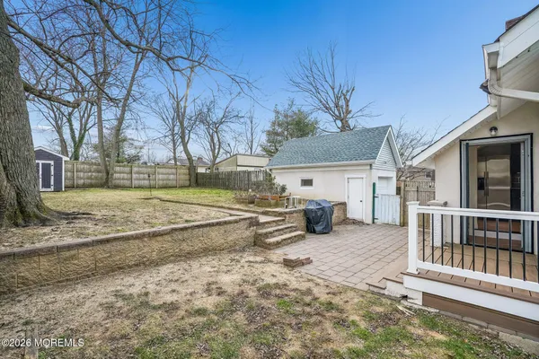 a view of a house with backyard and a tree