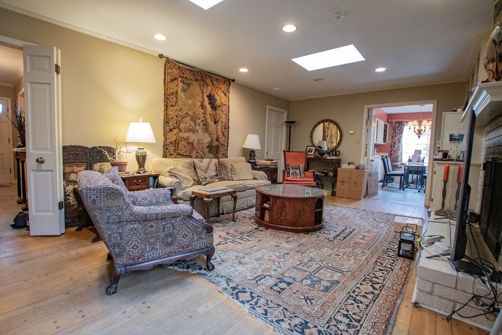 320 South Yates Road Memphis, TN 38120 - Photo 9 of 14 a living room with furniture rug and window