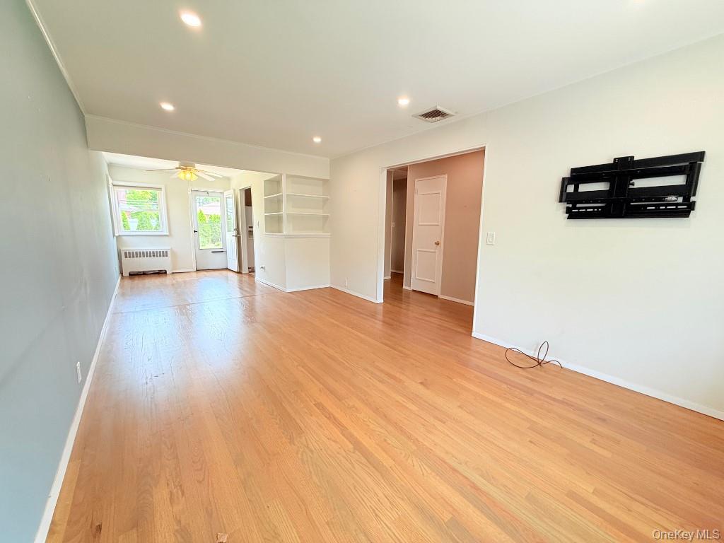 8 East Gate Plainview, NY 11803 - Photo 2 of 13
