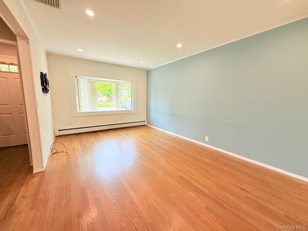 8 East Gate Plainview, NY 11803 - Photo 3 of 13