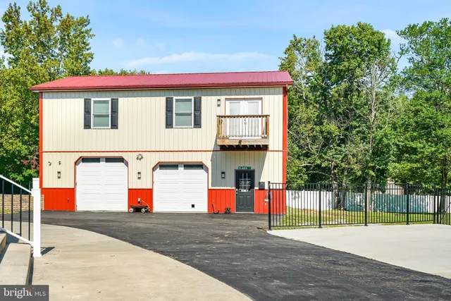 a view of a backyard with sitting area