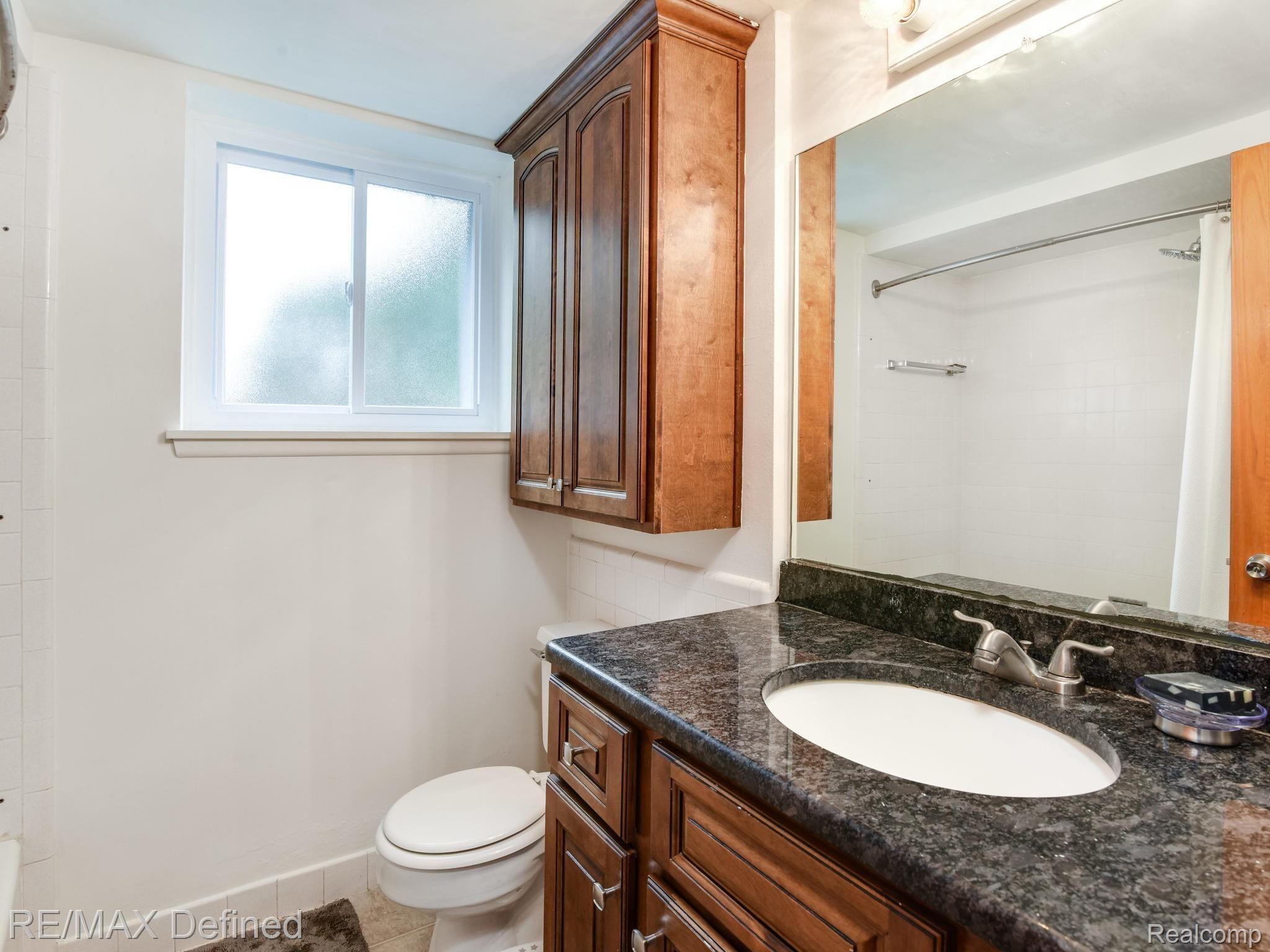 4345 Crooks Road Royal Oak, MI 48073 - Photo 10 of 16 9.jpg
