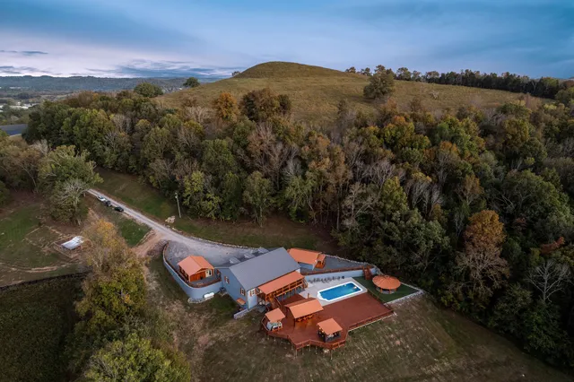 $1,275,000 | 43 Landfill Lane, Brush Creek, TN 38547