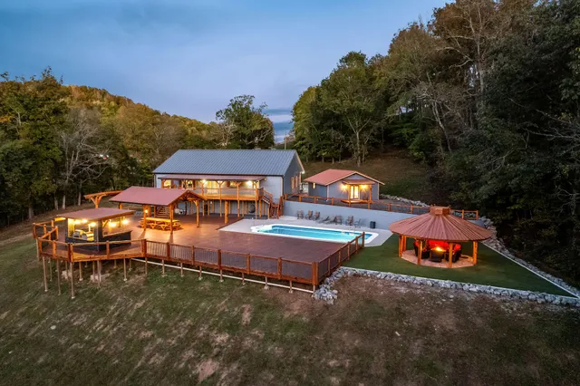 $1,275,000 | 43 Landfill Lane, Brush Creek, TN 38547