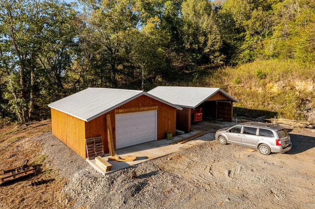 $1,275,000 | 43 Landfill Lane, Brush Creek, TN 38547