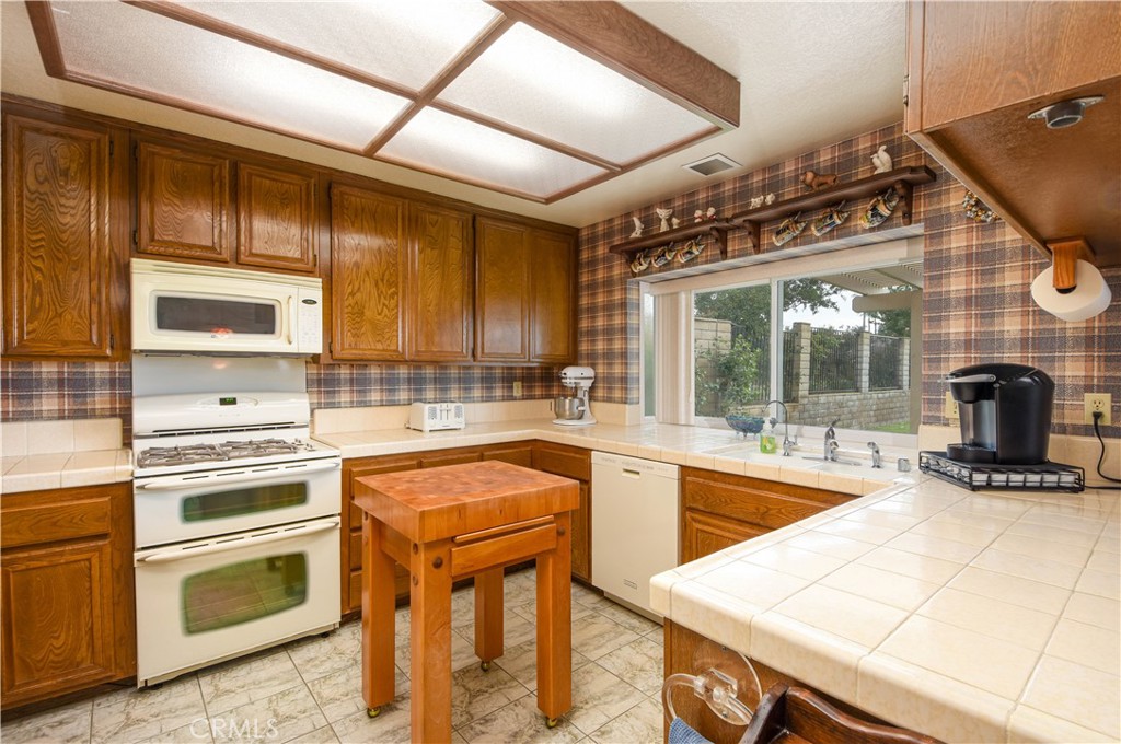 871 Kevin Corona, CA 92878 - Photo 12 of 34 a kitchen with a stove a sink and cabinets