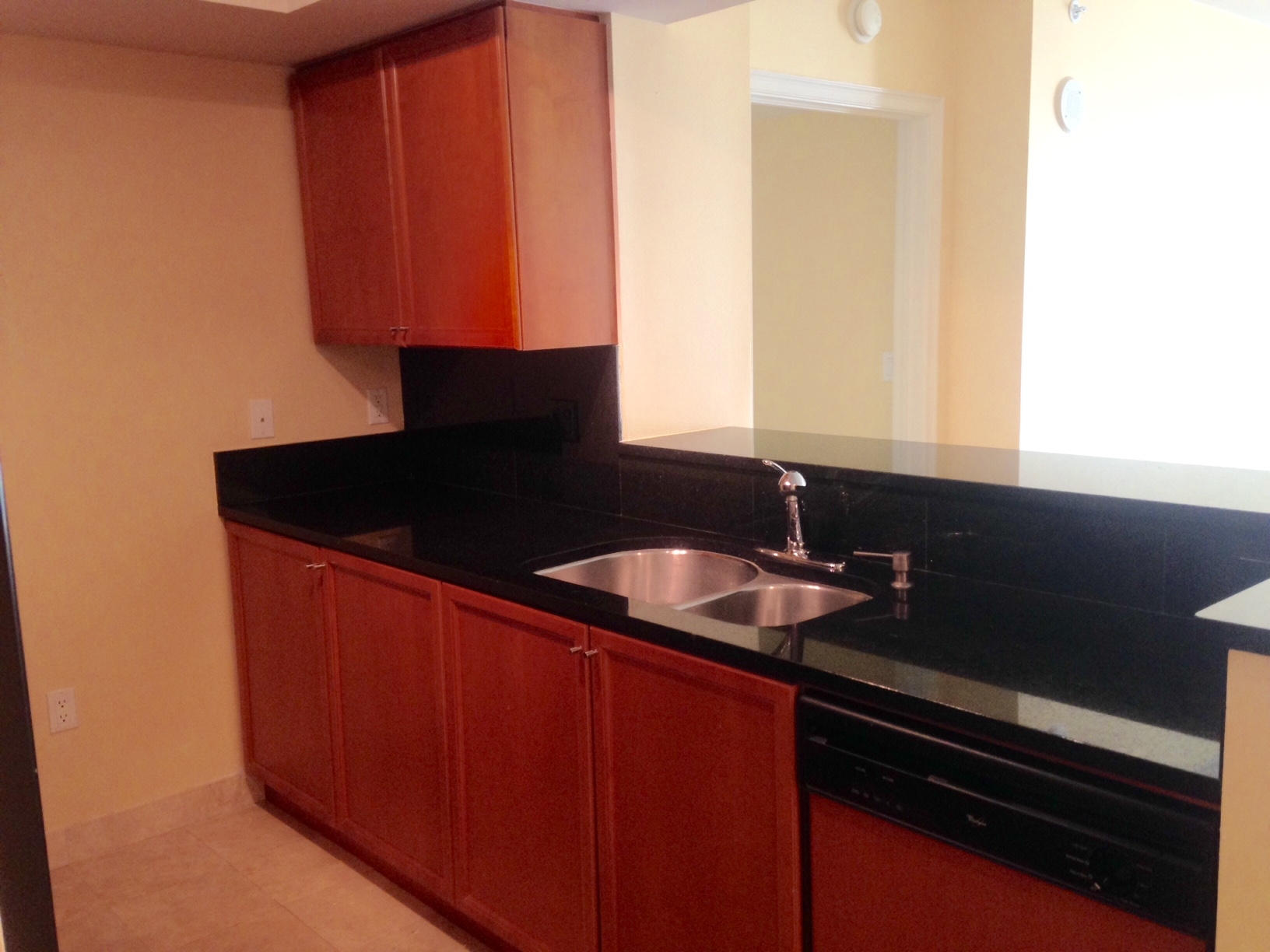 99 Southeast Mizner Boulevard, Unit 704 Boca Raton, FL 33432 - Photo 2 of 16 kitchen