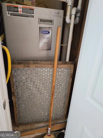 a view of utility room