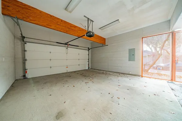 $2,995 | 2325 Rusk Place, Dallas, TX 75204