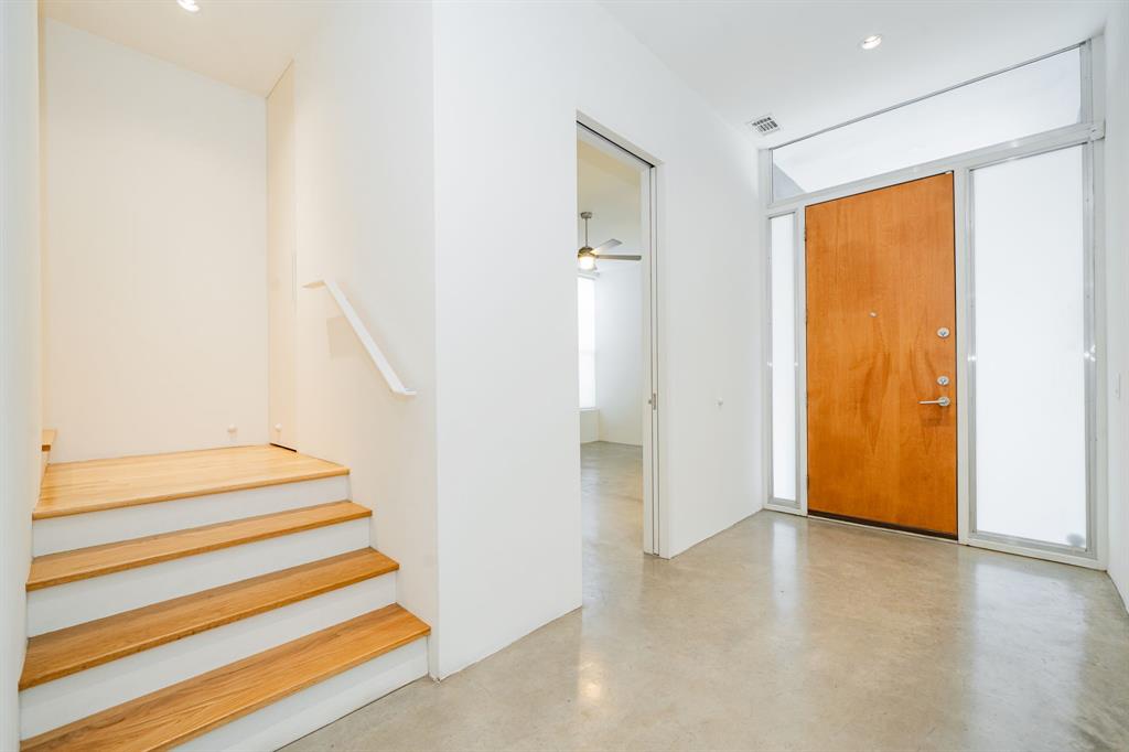 2325 Rusk Place Dallas, TX 75204 - Photo 4 of 27 a view of entryway