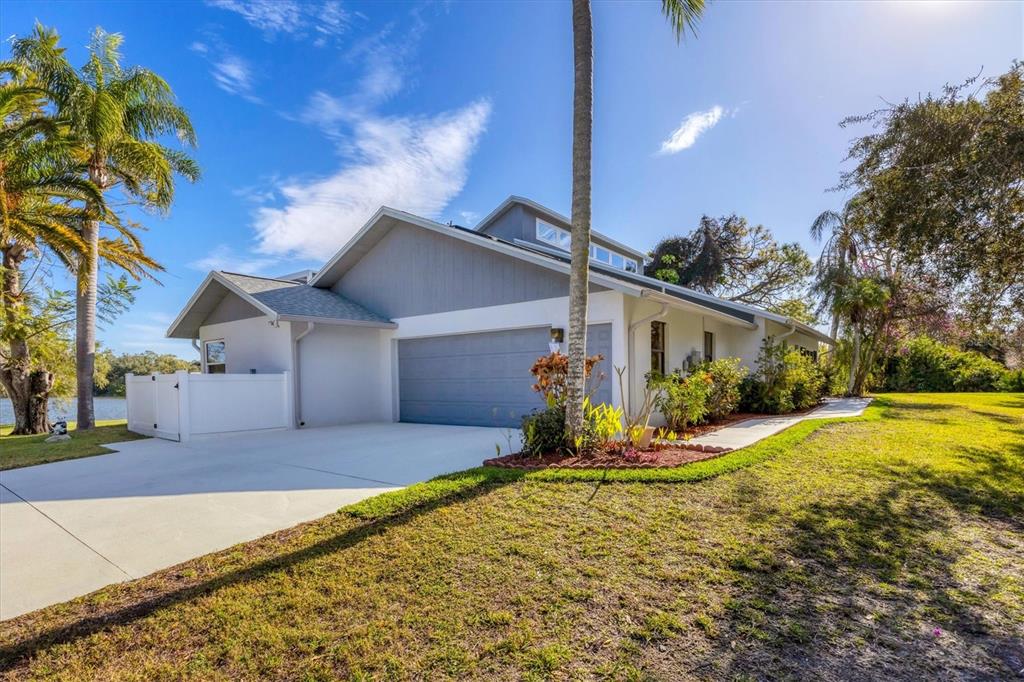 5885 Denison Drive Venice, FL 34293 - Photo 9 of 64