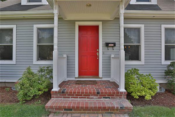 2648 Massachusetts Avenue Lexington, MA 02421 - Photo 2 of 19 a front view of a house with a garden