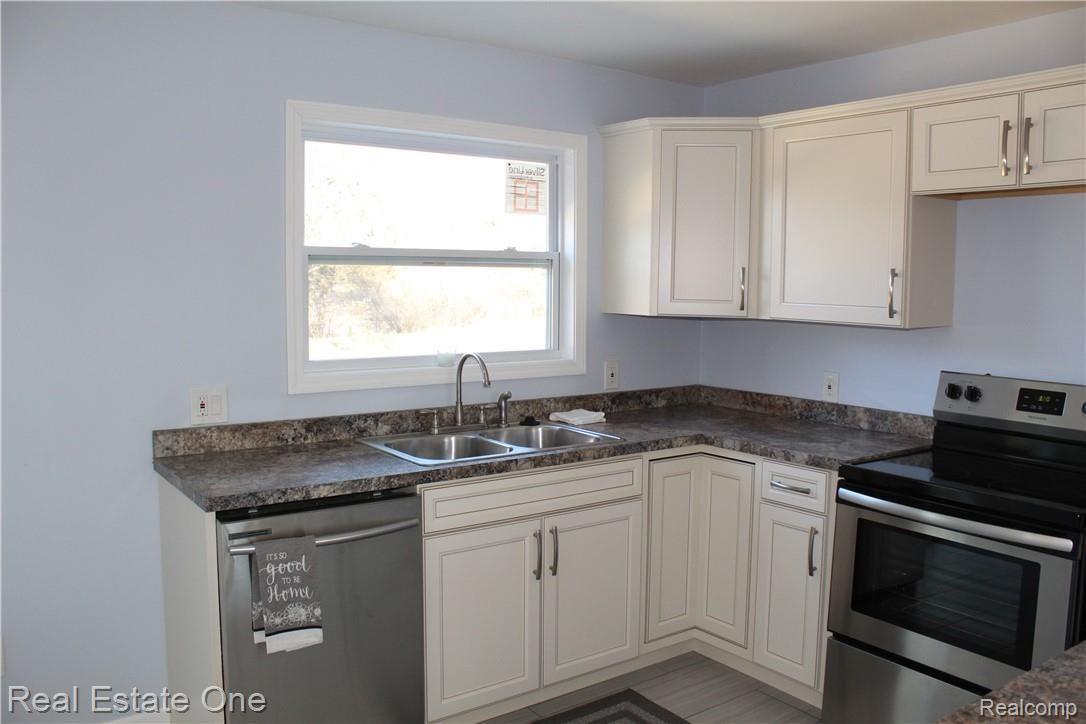8755 Henry Road Pinckney, MI 48169 - Photo 14 of 35 IMG_2683.JPG