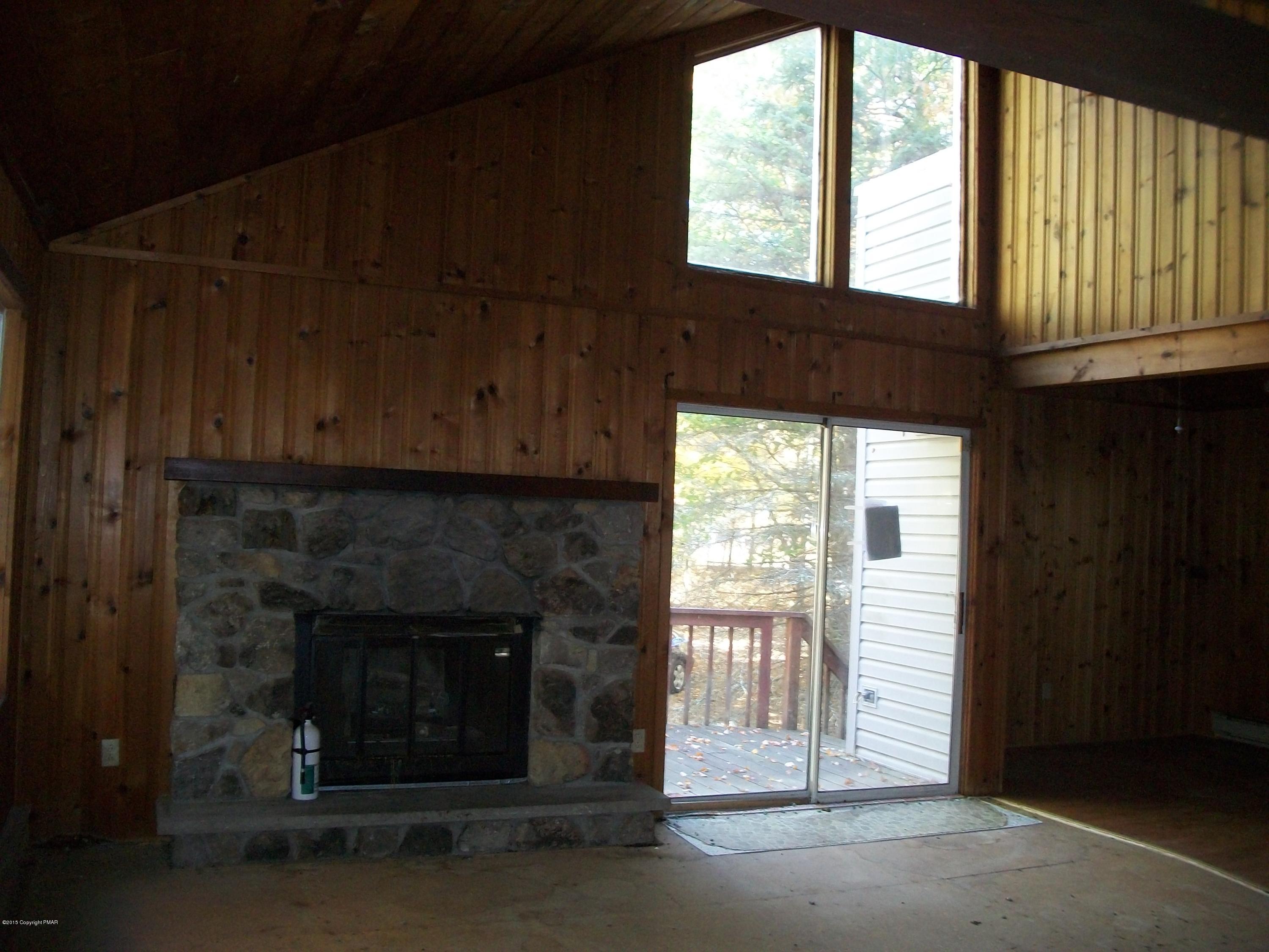 115 Maple Road Canadensis, PA 18325 - Photo 5 of 12 Living room