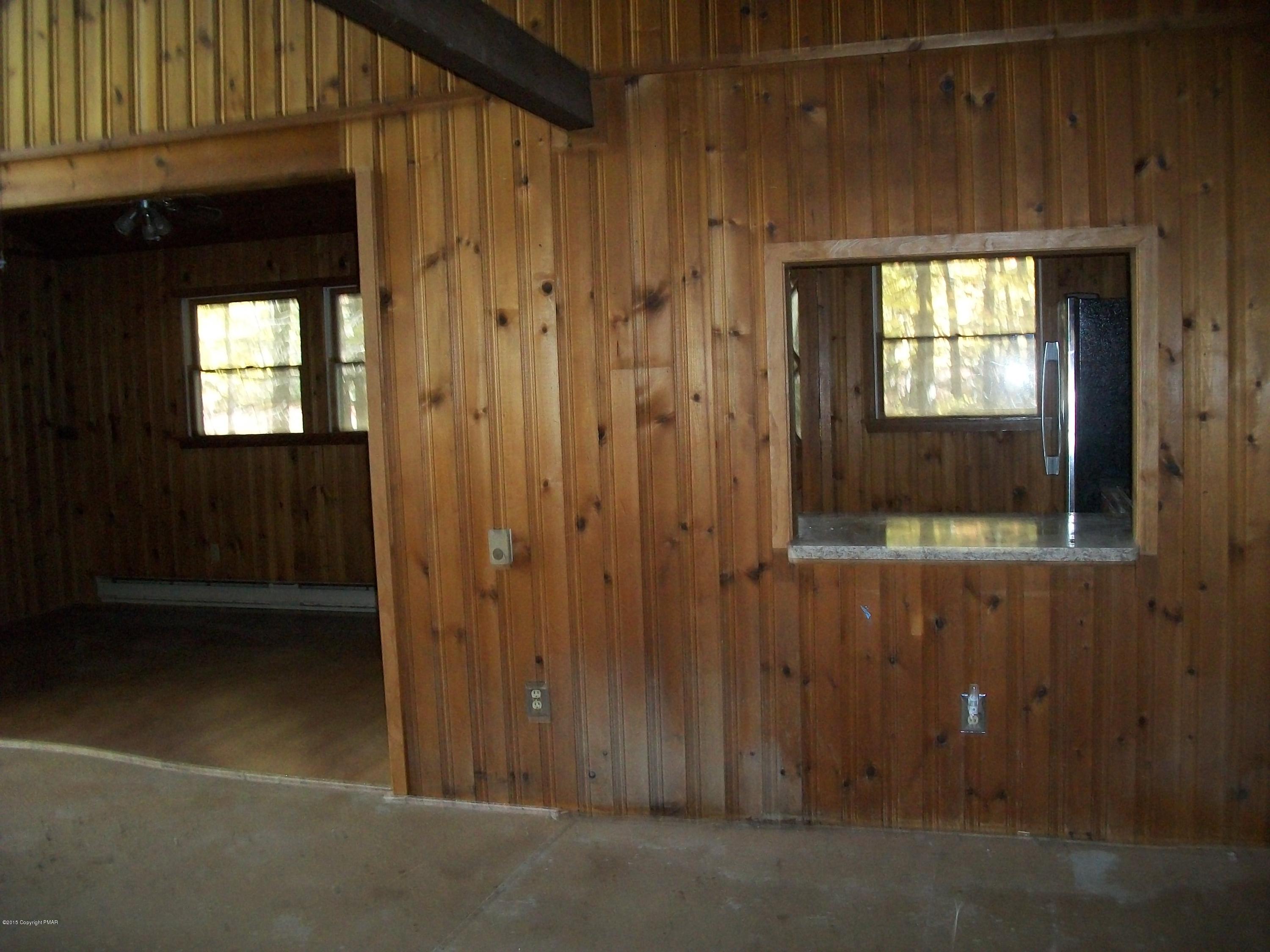 115 Maple Road Canadensis, PA 18325 - Photo 6 of 12 Living room