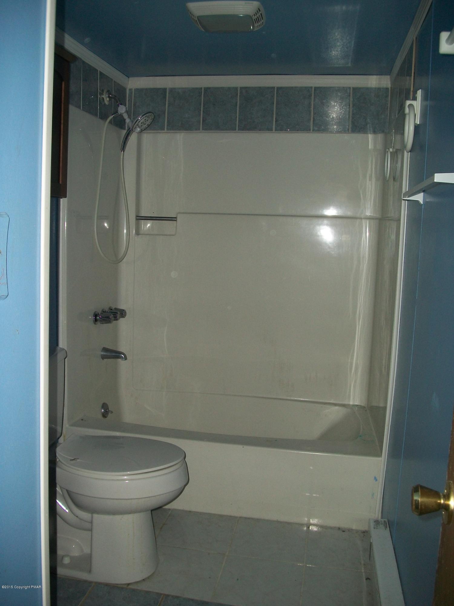 115 Maple Road Canadensis, PA 18325 - Photo 8 of 12 bathroom