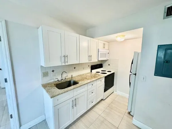 $1,550 | 2074 Northwest 43 Terrace, Unit 7, Lauderhill, FL 33313