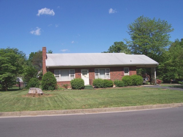 2361 Carlton Road Southwest Roanoke, VA 24015 - Photo 1 of 19 Main Photo