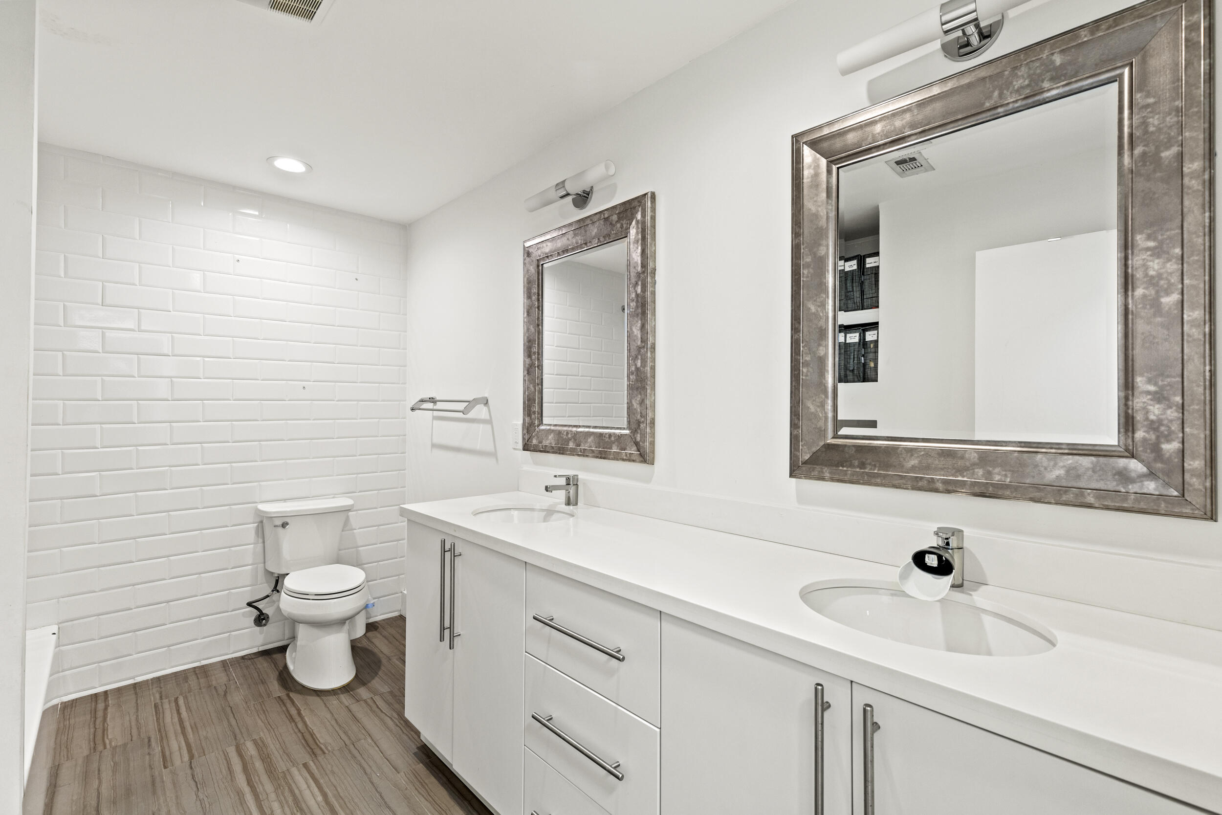 10718 Boca Woods Lane Boca Raton, FL 33428 - Photo 13 of 98 2nd bath with tub