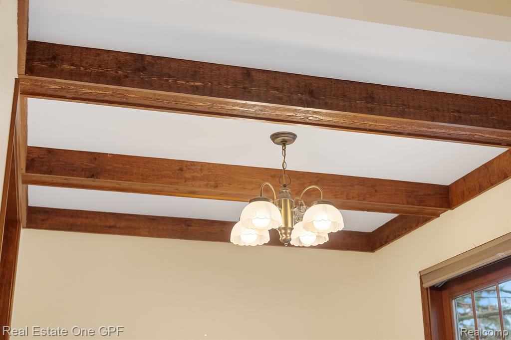879 Roslyn Road Grosse Pointe Woods, MI 48236 - Photo 17 of 39