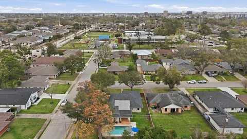 $785,000 | 6427 Waltway Drive, Houston, TX 77008