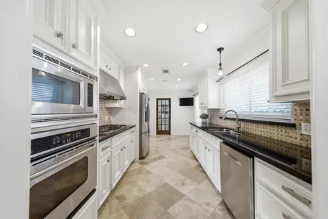 $785,000 | 6427 Waltway Drive, Houston, TX 77008