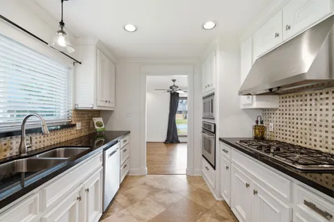 $785,000 | 6427 Waltway Drive, Houston, TX 77008