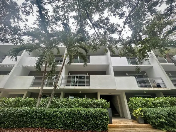 $3,100 | 7541 Southwest 61st Avenue, Unit 3, South Miami, FL 33143