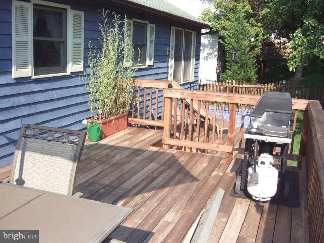 6705 Hemlock Point Road New Market, MD 21774 - Photo 8 of 27 Exterior (Rear) Deck