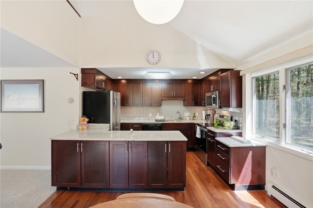 35 Fanning Lane Smithfield, RI 02828 - Photo 7 of 47