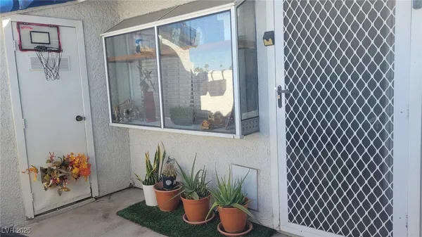 $1,550 | 2140 Willowbury Drive, Unit A, Las Vegas, NV 89108