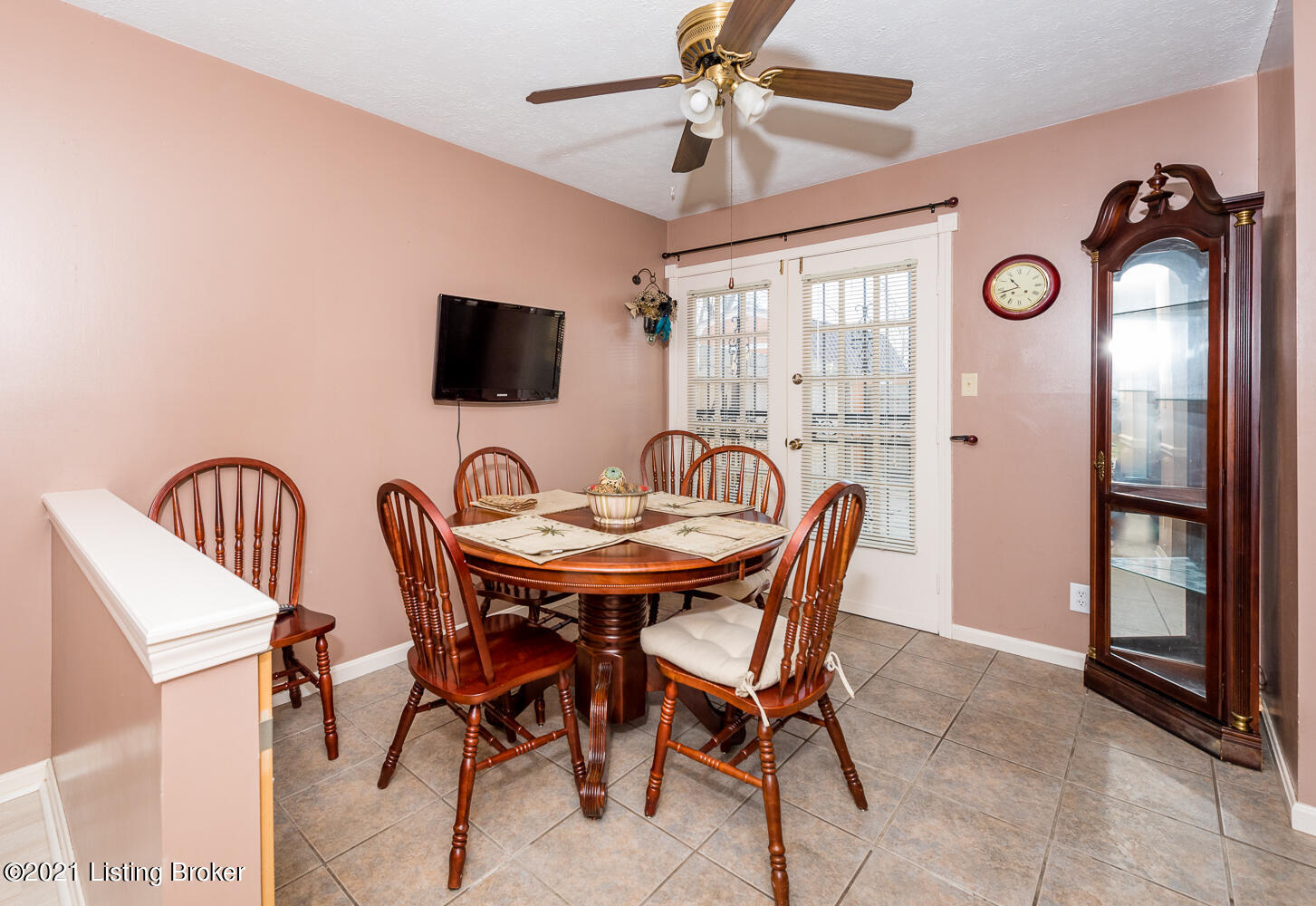 402 Mac Brae Road Louisville, KY 40214 - Photo 11 of 34 402 Mac Brae (28 of 34)